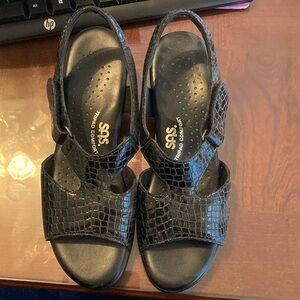 SAS Suntimer Black Croc Sandals, 6.5 N, barely worn